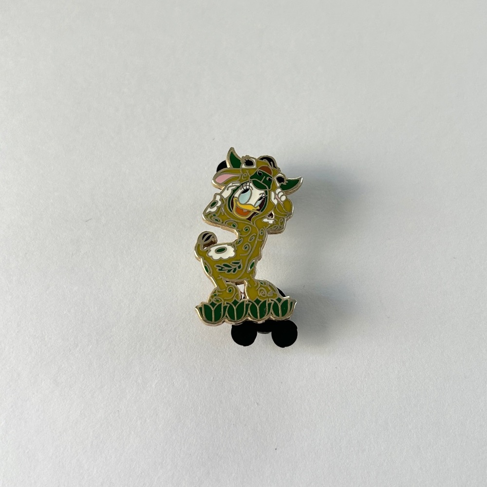 Disney Parks Daisy Lunar New Year Zodiac Pin - Year of the Ox